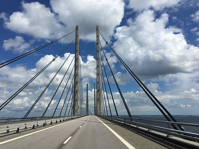 Das Foto zeigt die Öresundbrücke.